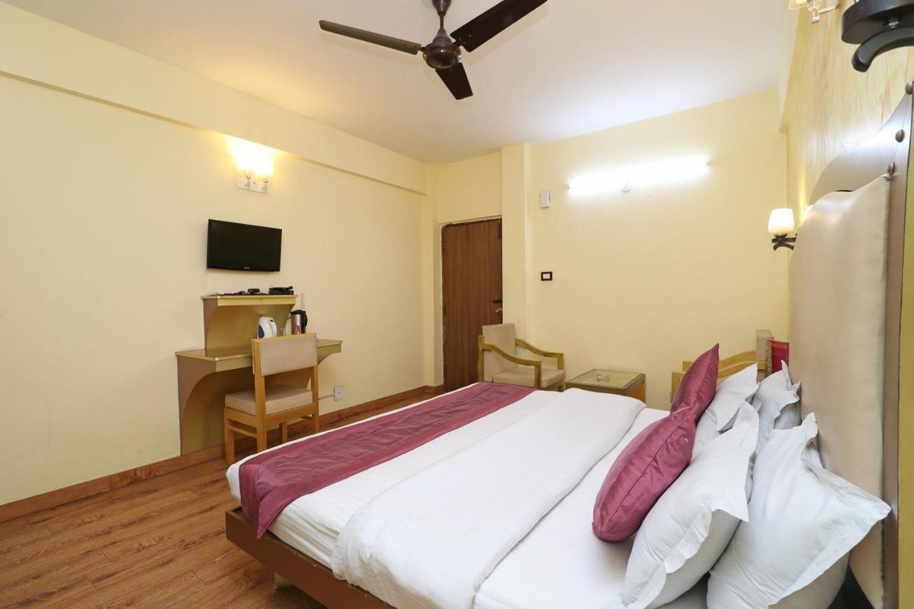 Oyo 1822 Hotel Ambassador Dehradun Exterior foto