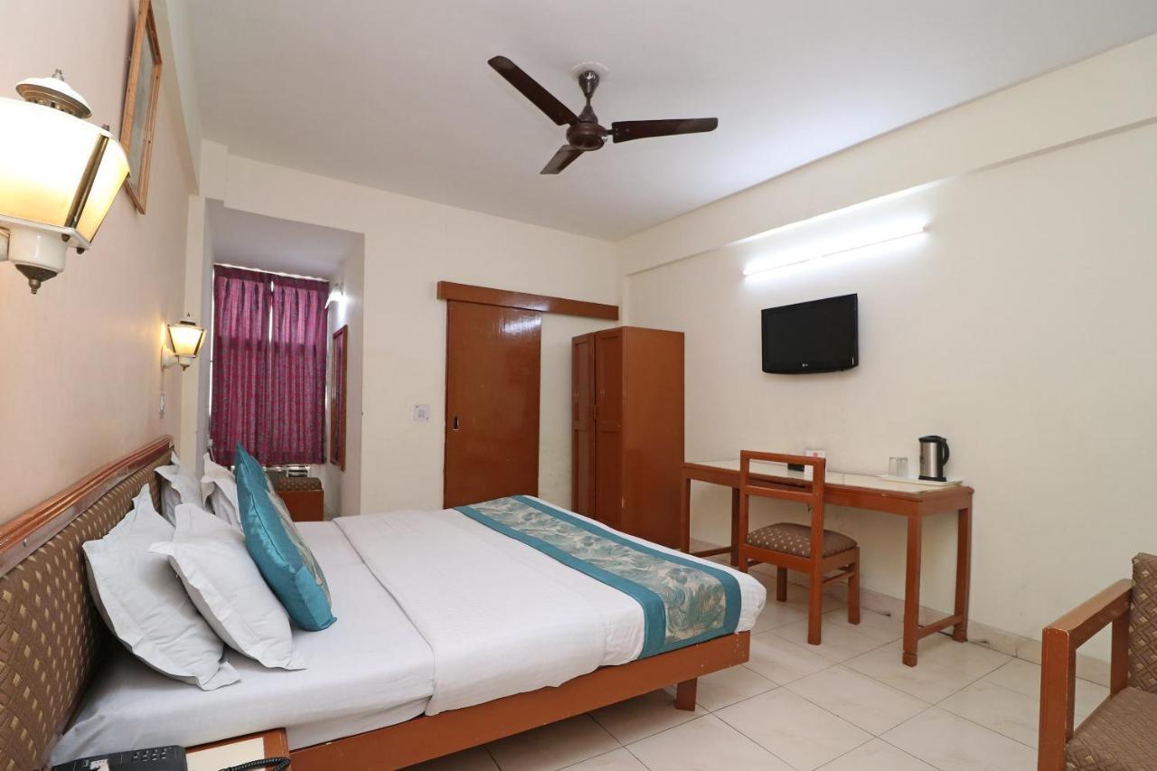 Oyo 1822 Hotel Ambassador Dehradun Exterior foto