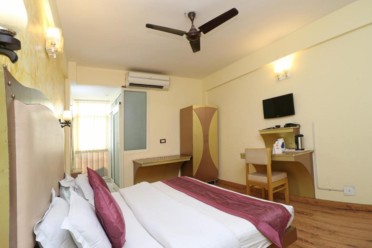 Oyo 1822 Hotel Ambassador Dehradun Exterior foto
